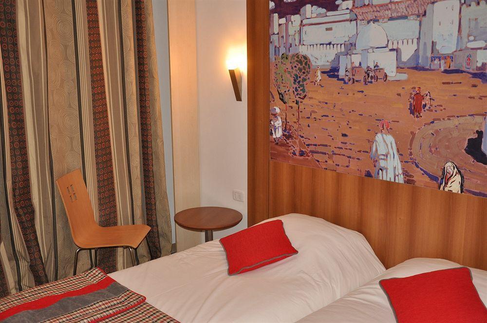 תוניס Hotel Carlton מראה חיצוני תמונה